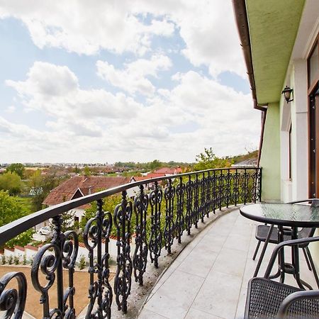 Rya Residence Орадеа Екстериор снимка