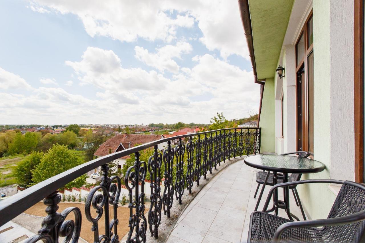 Rya Residence Орадеа Екстериор снимка