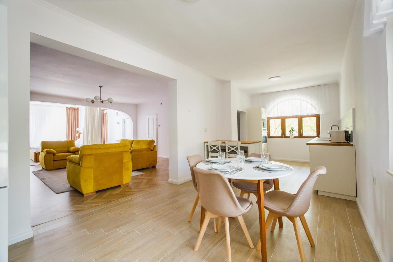 Rya Residence Орадеа Екстериор снимка