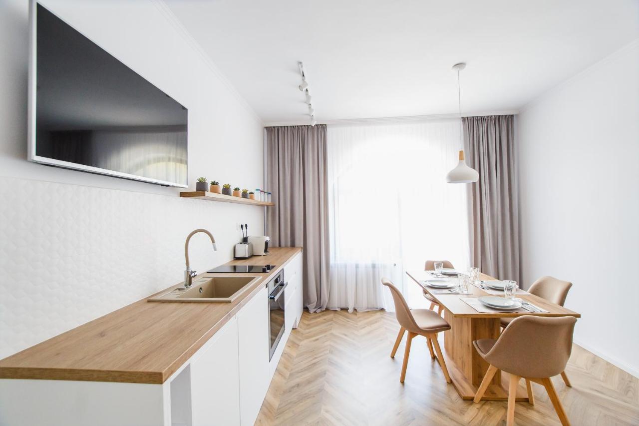 Rya Residence Орадеа Екстериор снимка
