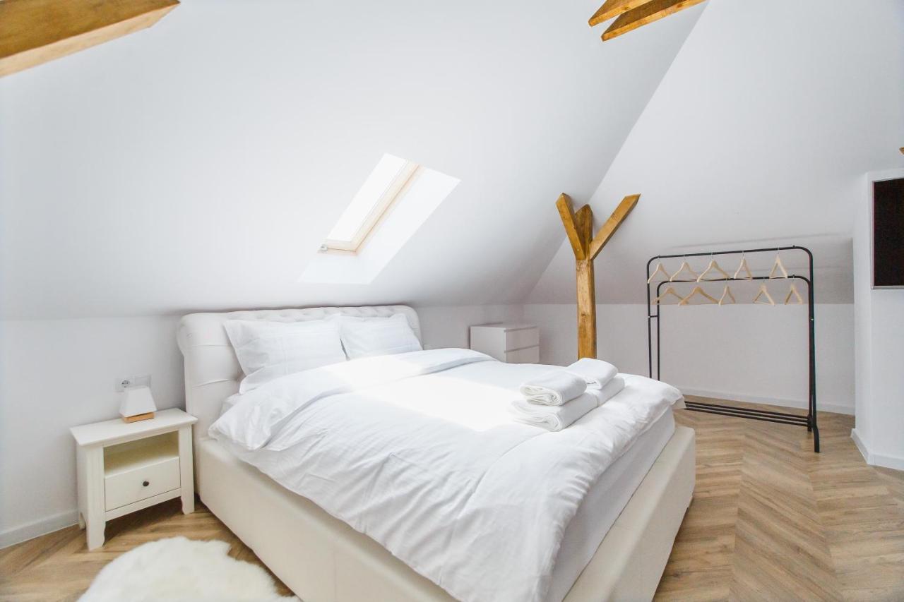 Rya Residence Орадеа Екстериор снимка